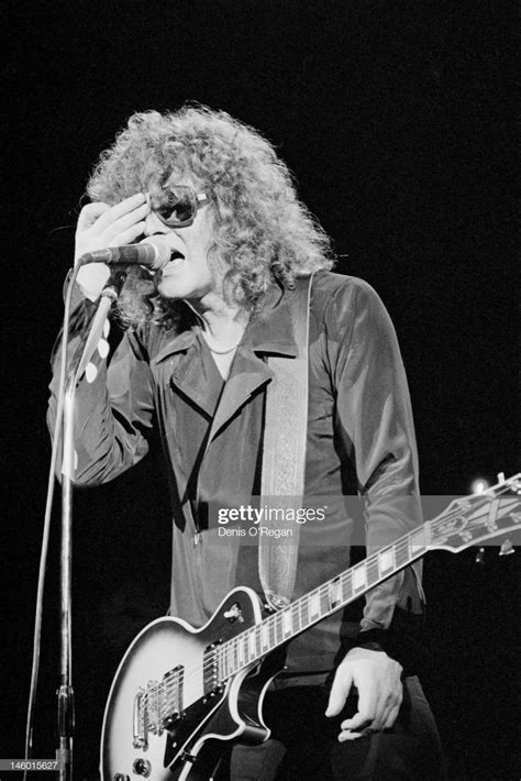 Ian Hunter (singer) .